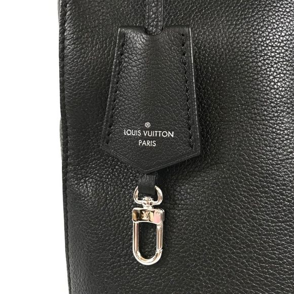 Louis Vuitton Lock Me Hobo Shoulder Bag Black - Picture 5 of 10